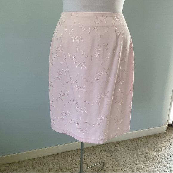 DRESS BARN EMBROIDERED SUIT-NWOT - Picture 5 of 10